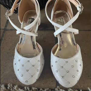 White girls dress shoes. Size 11